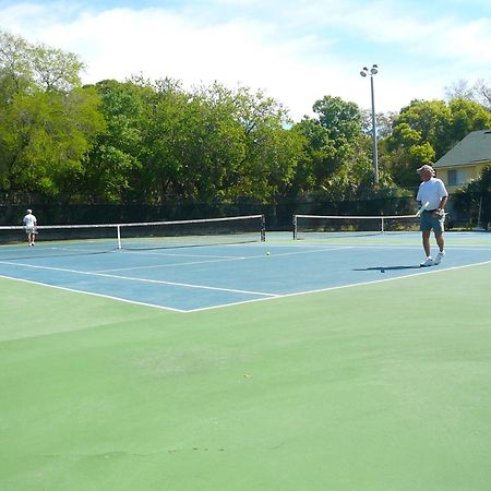 Affordable Two Bedroom Tropical Condo - Private Beach, Pools, Hot Tub St. Petersburg Exterior foto