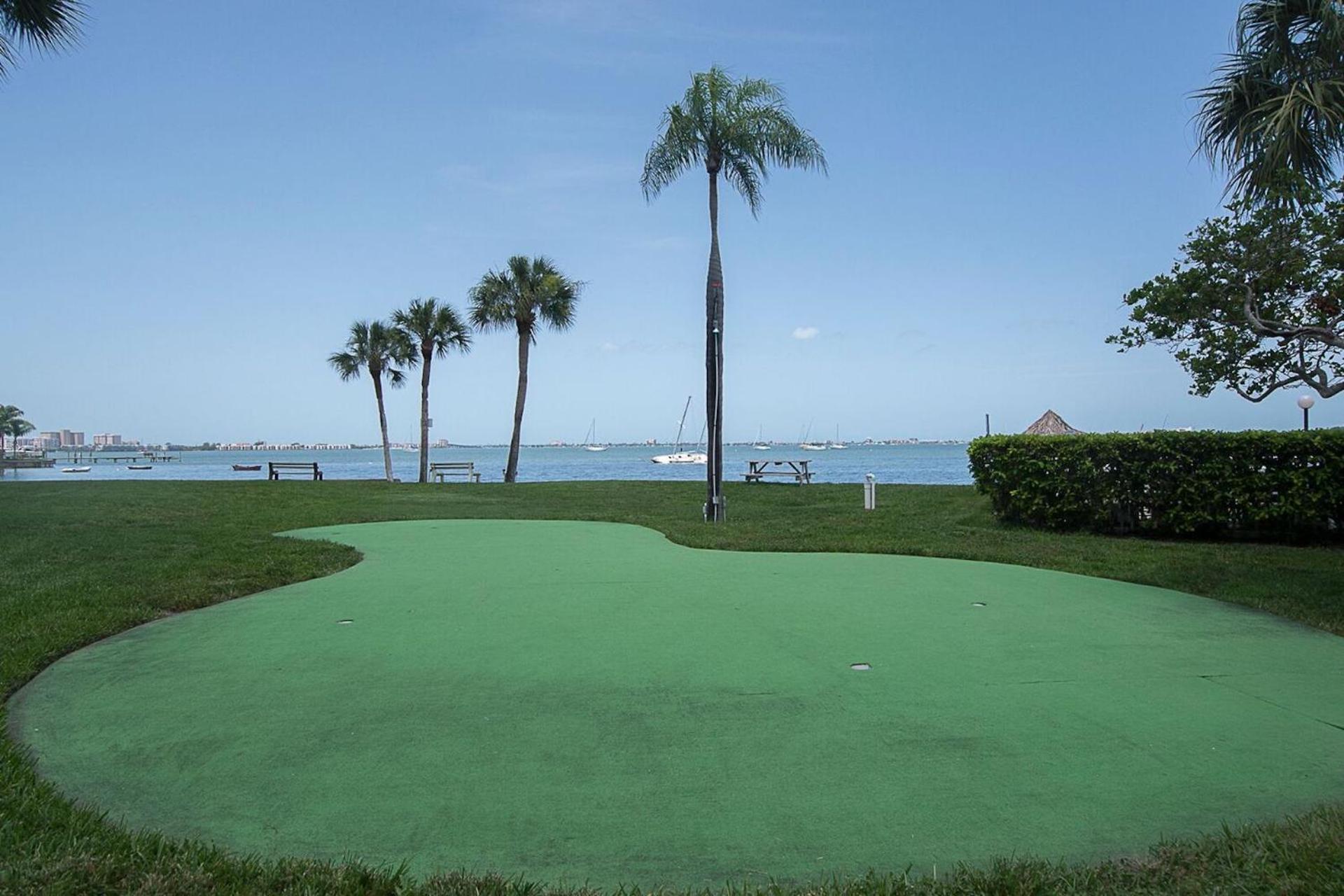 Affordable Two Bedroom Tropical Condo - Private Beach, Pools, Hot Tub St. Petersburg Exterior foto