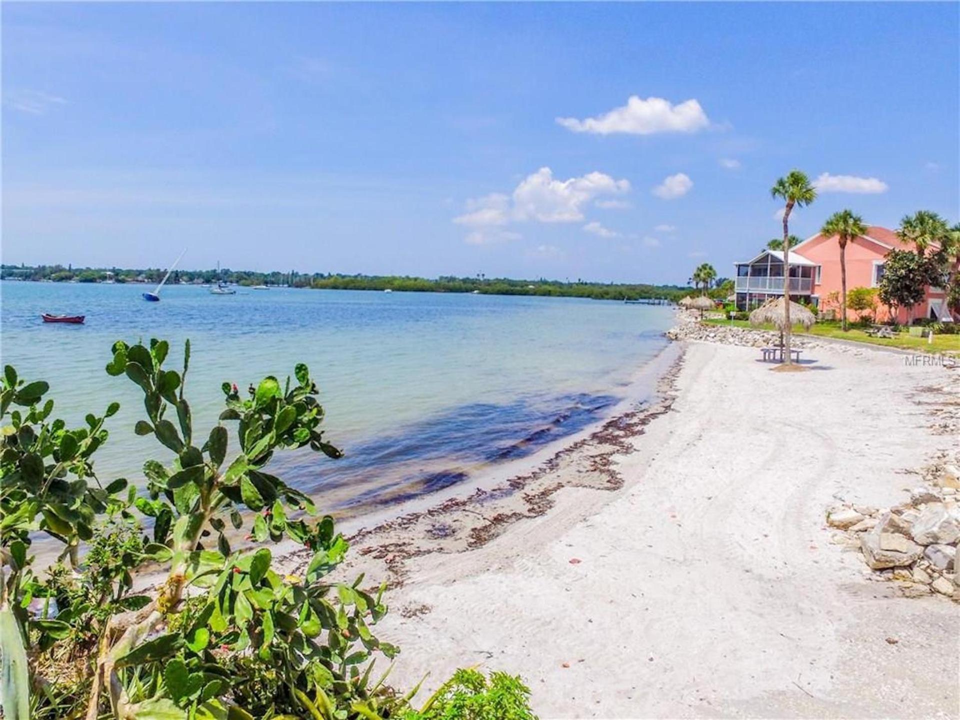Affordable Two Bedroom Tropical Condo - Private Beach, Pools, Hot Tub St. Petersburg Exterior foto