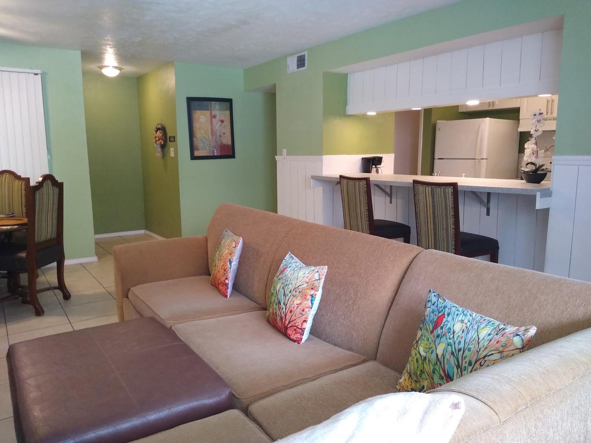 Affordable Two Bedroom Tropical Condo - Private Beach, Pools, Hot Tub St. Petersburg Exterior foto