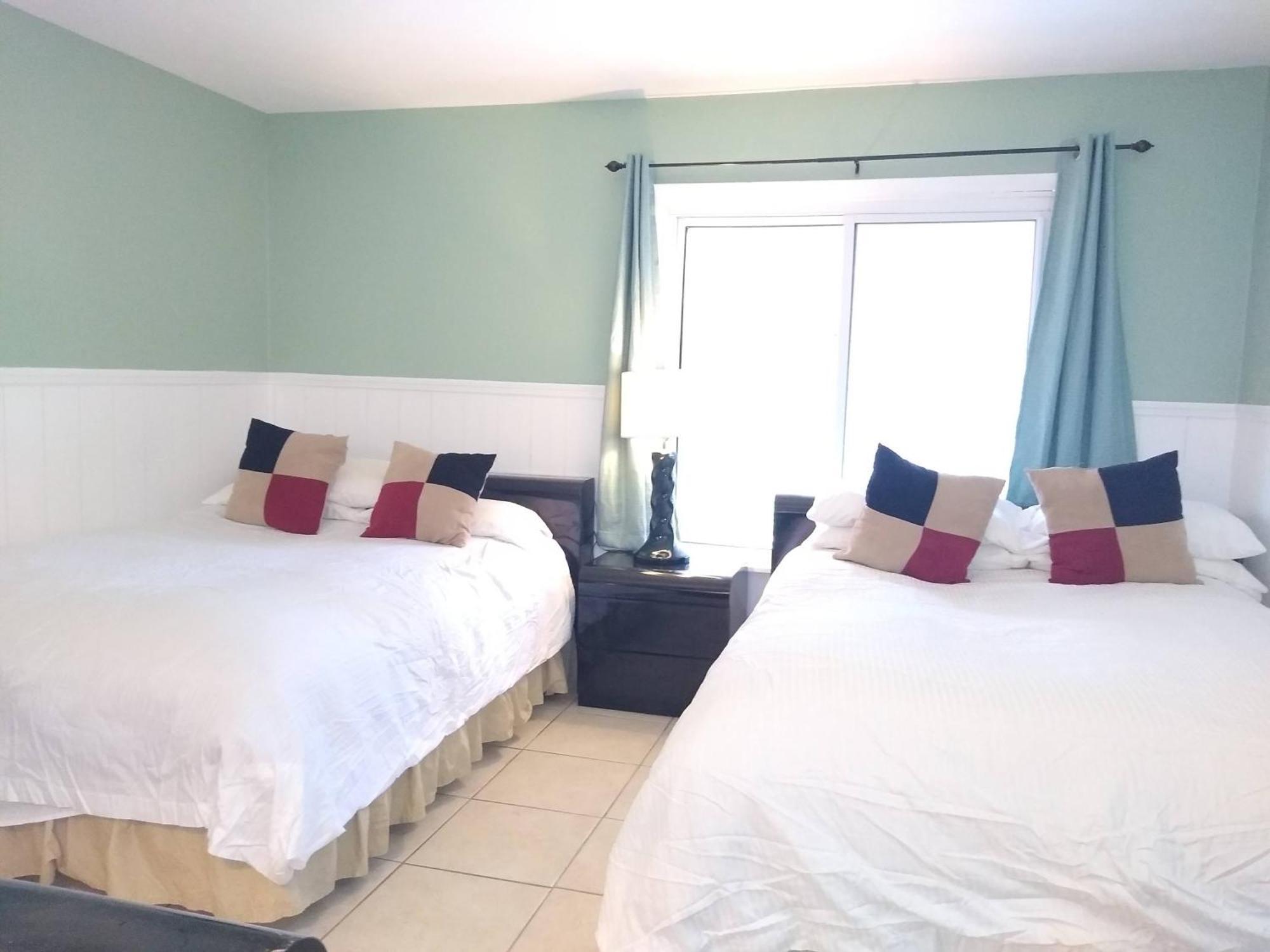 Affordable Two Bedroom Tropical Condo - Private Beach, Pools, Hot Tub St. Petersburg Exterior foto
