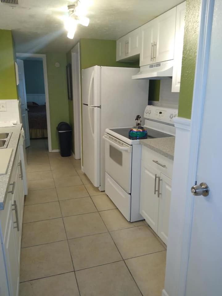 Affordable Two Bedroom Tropical Condo - Private Beach, Pools, Hot Tub St. Petersburg Exterior foto
